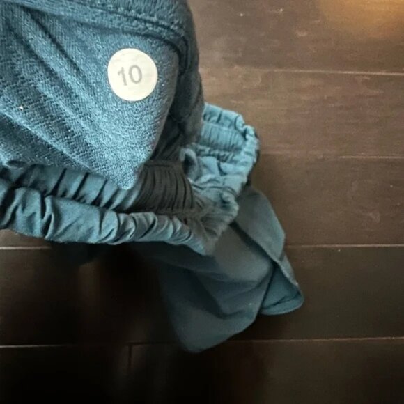 Lululemon Hotty Hot Shorts - rare colour - Picture 3 of 3